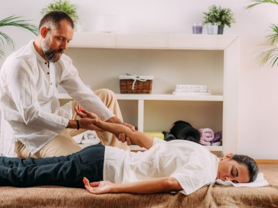 shiatsu-hand-massage-therapist-massaging-the-heart-meridian-.jpg